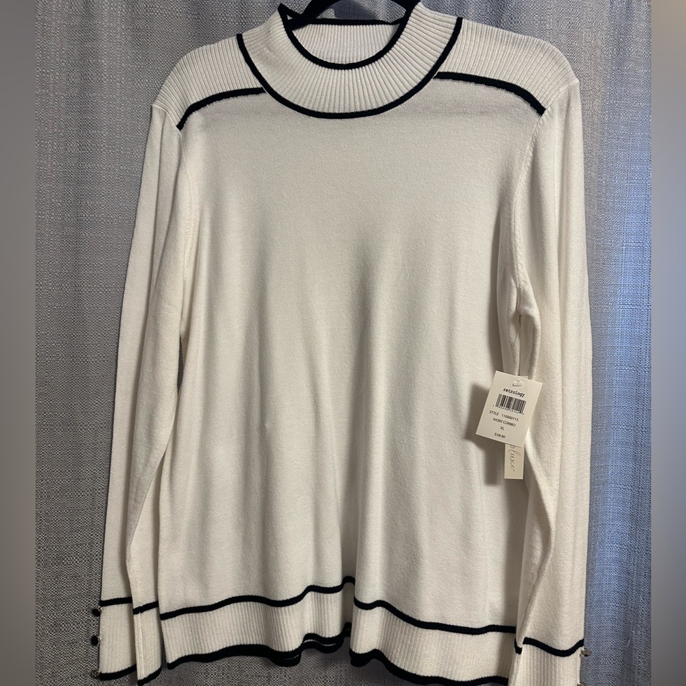 NWT Women’s White Sweater with Black Accents size XL